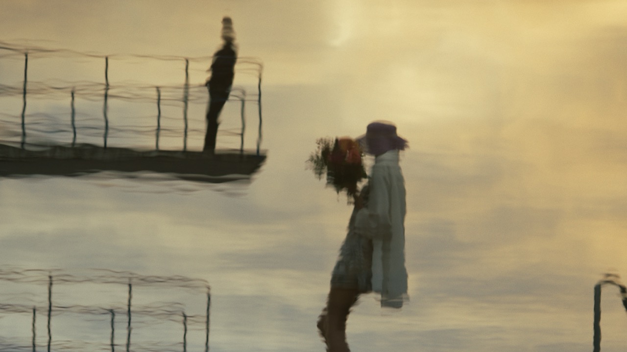 Mannequins in music video by Rosenröd Filmproduktion
